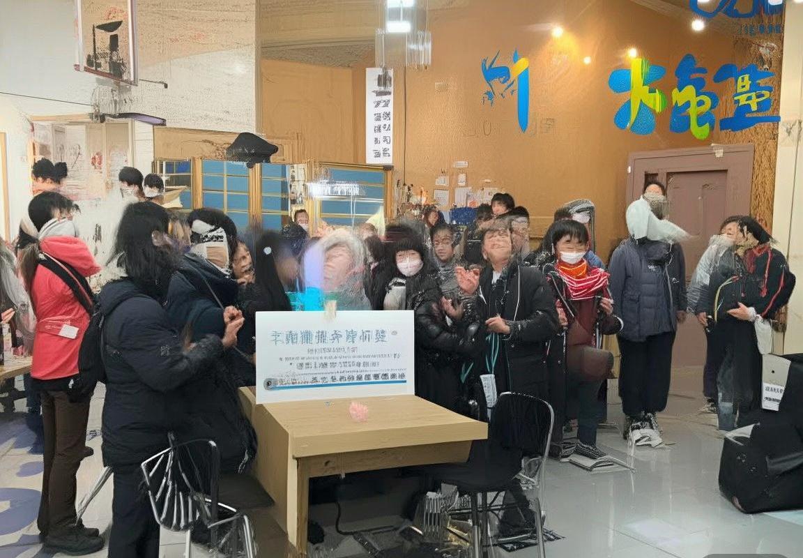 风凰与光赛的巅峰对决：勇气与智慧的较量